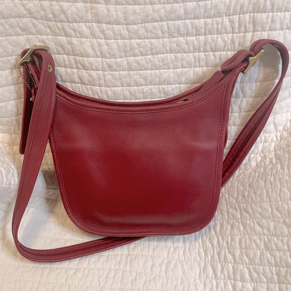 Coach red leather shoulder bag.